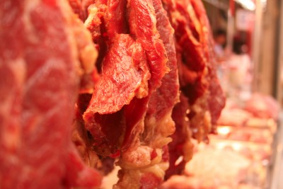 kawałki czerwonego mięsa